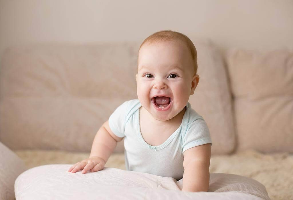 Trẻ mấy tháng mọc răng? Các dấu hiệu cho biết bé đang mọc răng?