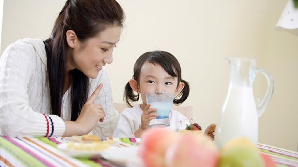 Tìm hiểu: Trẻ 1 tuổi uống sữa tươi gì?