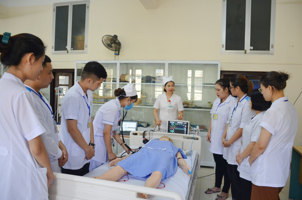 Cơ hội việc làm khi theo học Cao đẳng Điều dưỡng