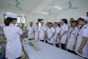 Những yếu tố ảnh hưởng đến điểm xét tuyển Cao đẳng Điều dưỡng