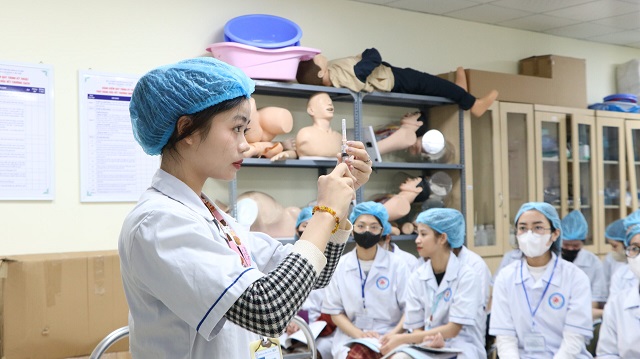 Học Y sĩ đa khoa hệ Cao đẳng ra làm gì?